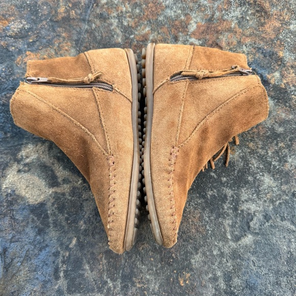 Minnetonka Womens Size 5.5 Dusty Brown Ankle Leather Moccasin Boots Side Fringe - Picture 6 of 13